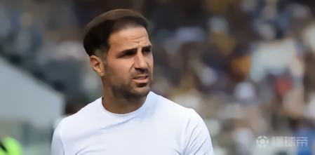 巴媒：一位摆地摊的老人作育出两位巴西国脚，，，在该国成为韵事