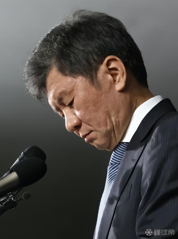 图片报：确诊结肠癌半年后，，，，，，法兰克福U17主教练回到岗位继续事情