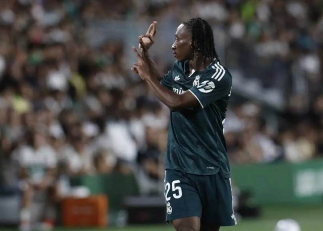 进球后伤退！法国1-0胜土耳其，，，，，，姆巴佩首次上脚昂跑球鞋出战角逐