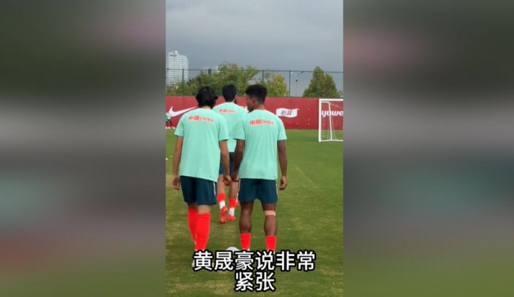 进球后伤退！法国1-0胜土耳其，，，，，，姆巴佩首次上脚昂跑球鞋出战角逐