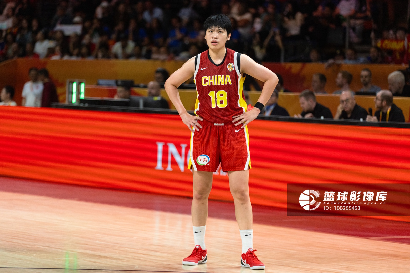 进球后伤退！法国1-0胜土耳其，，姆巴佩首次上脚昂跑球鞋出战角逐