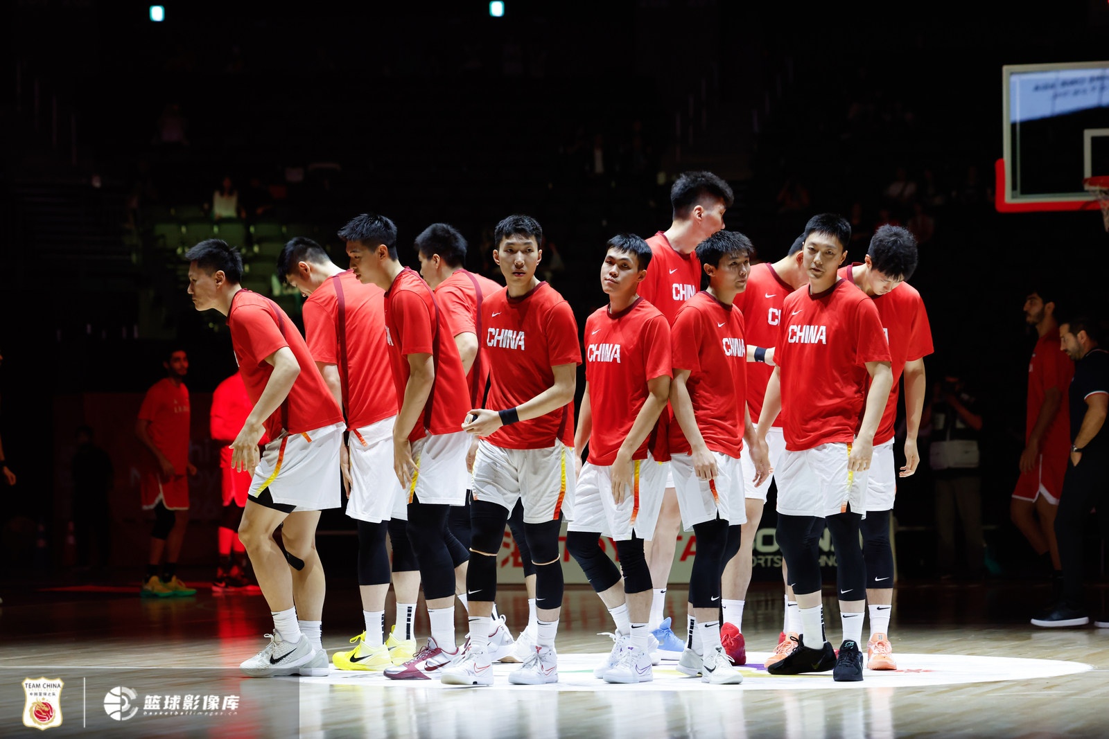 图片报：确诊结肠癌半年后，，，，，法兰克福U17主教练回到岗位继续事情