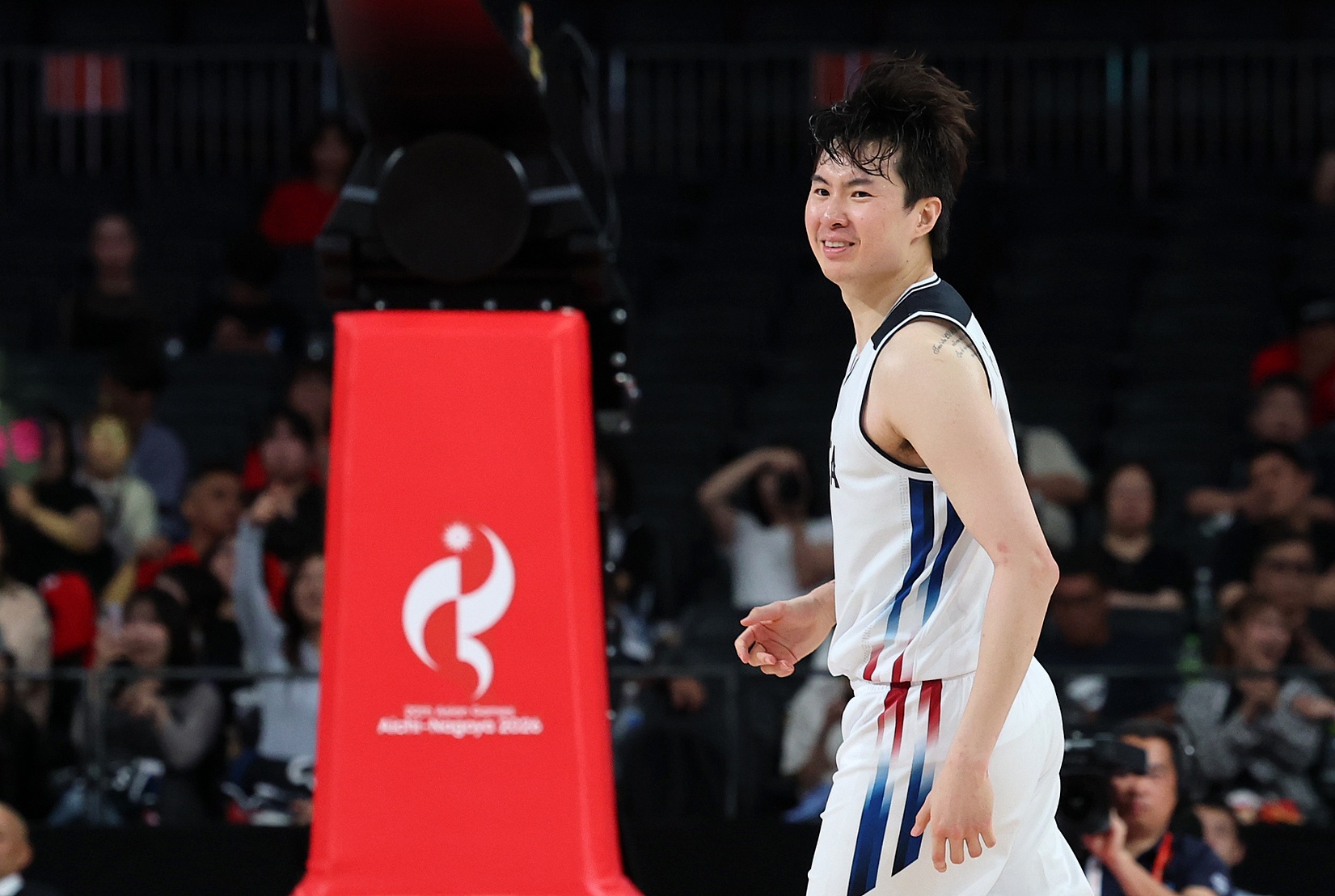 进球后伤退！法国1-0胜土耳其，，姆巴佩首次上脚昂跑球鞋出战角逐