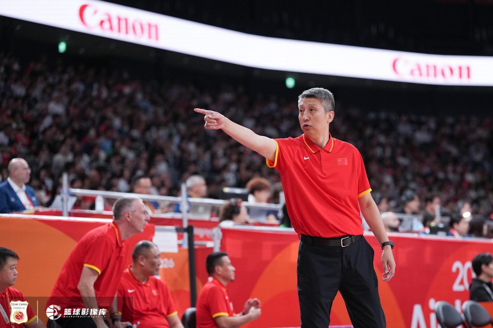 进球后伤退！法国1-0胜土耳其，，姆巴佩首次上脚昂跑球鞋出战角逐