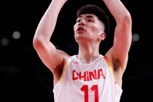 巴媒：一位摆地摊的老人作育出两位巴西国脚，，，，，在该国成为韵事