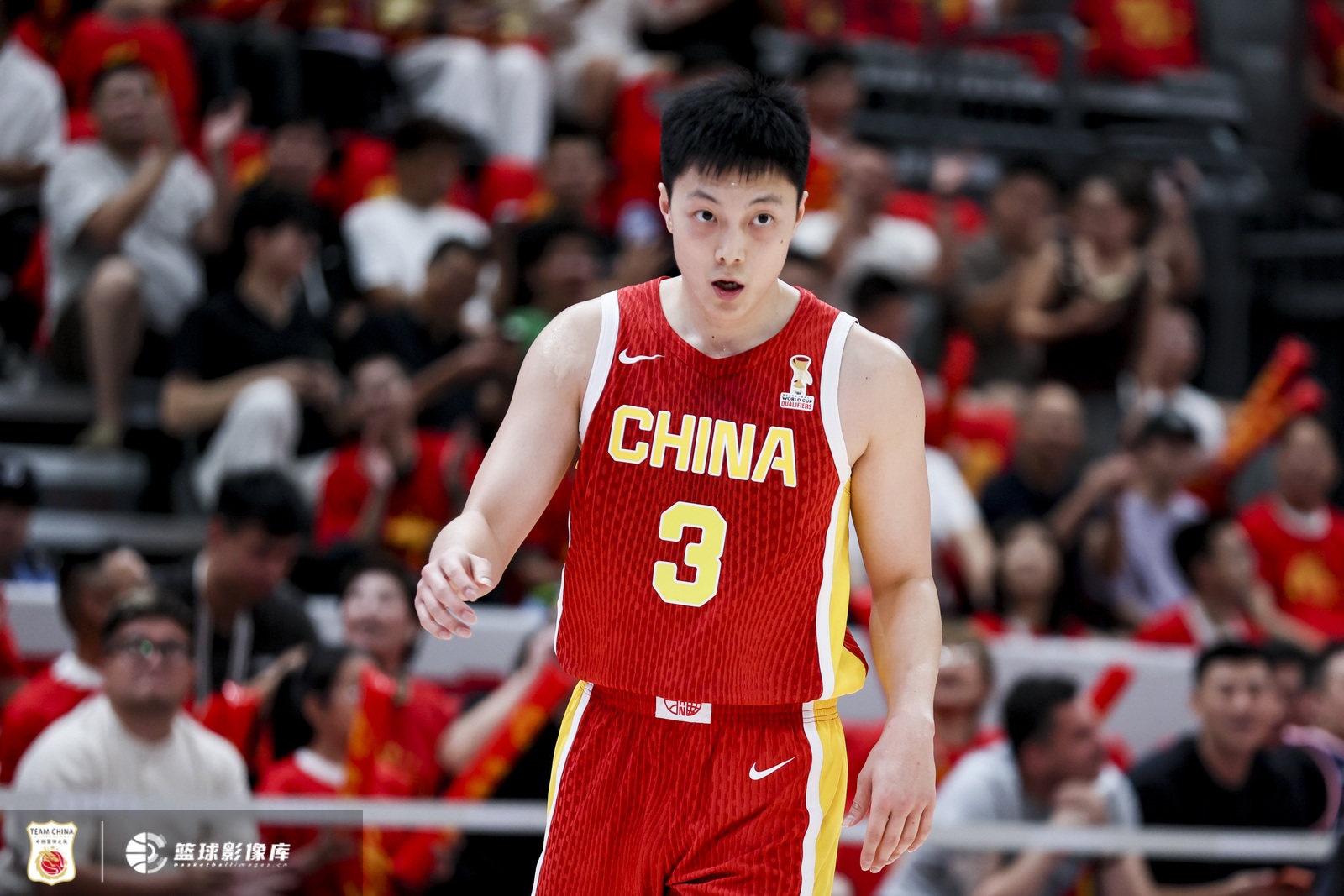 进球后伤退！法国1-0胜土耳其，，，，，，姆巴佩首次上脚昂跑球鞋出战角逐